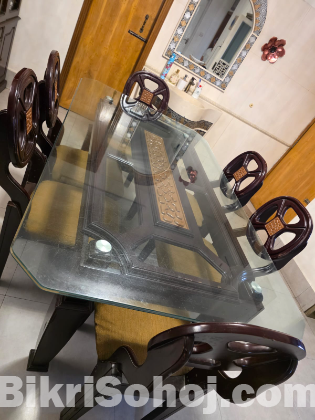 স্টাইলিশ কাস্টমাইজড কাঠের ডাইনিং টেবিল সেট